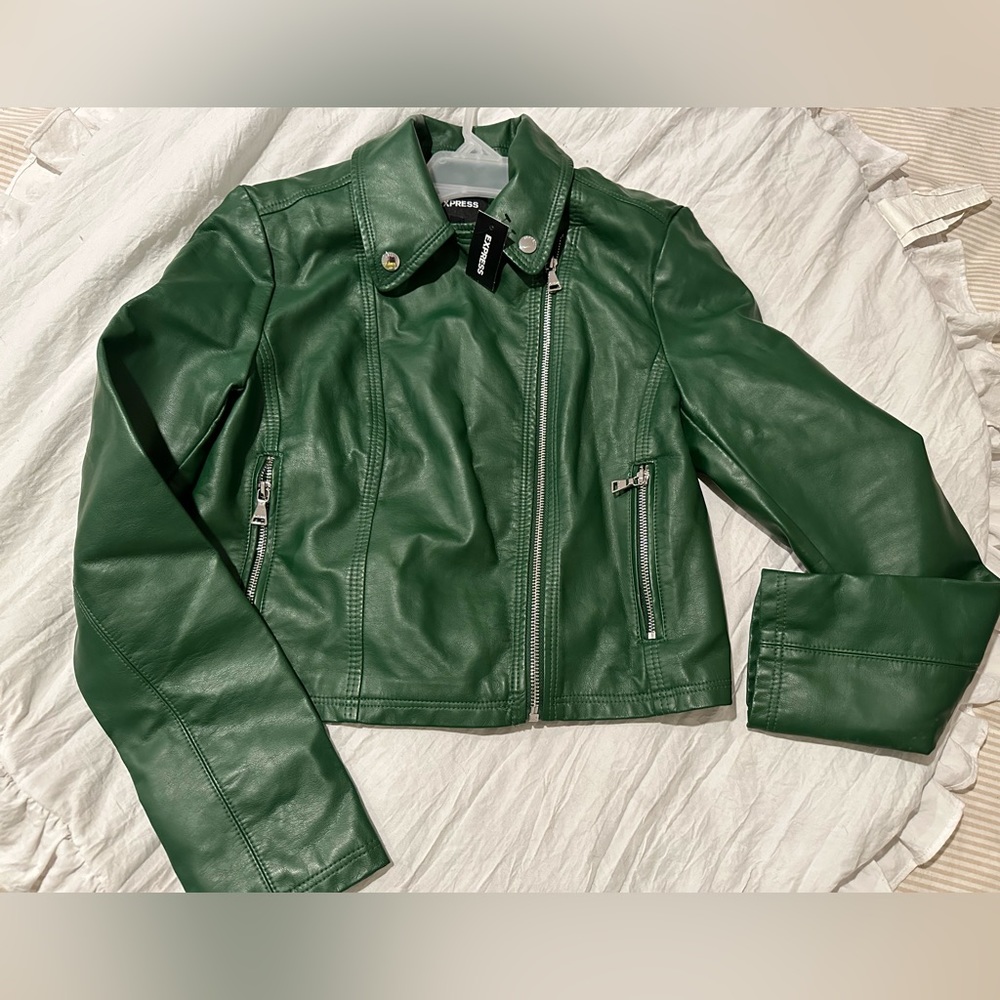 Beautiful emerald green jacket by express - Picture 5 of 6